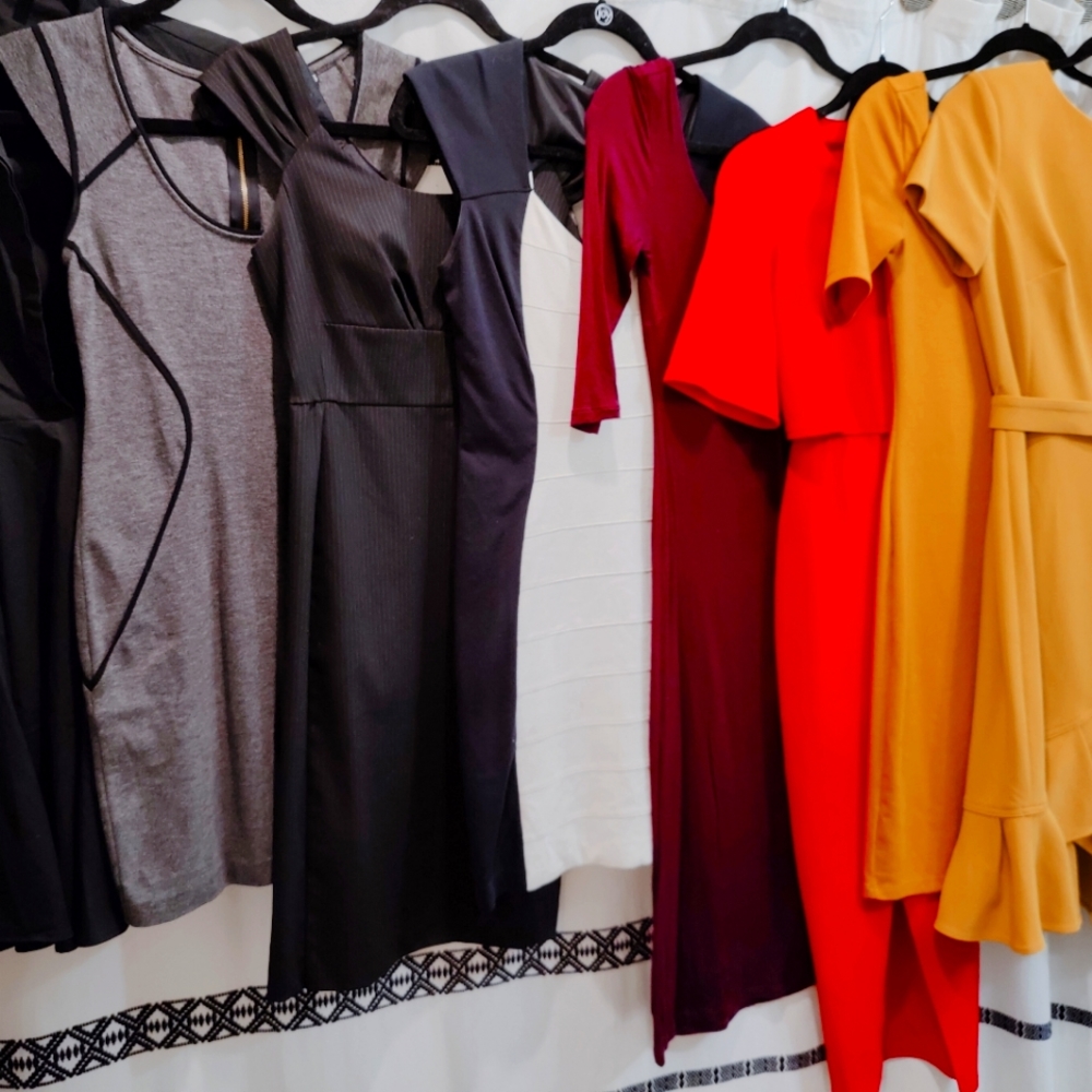 *SOLD*Women's dress bundle